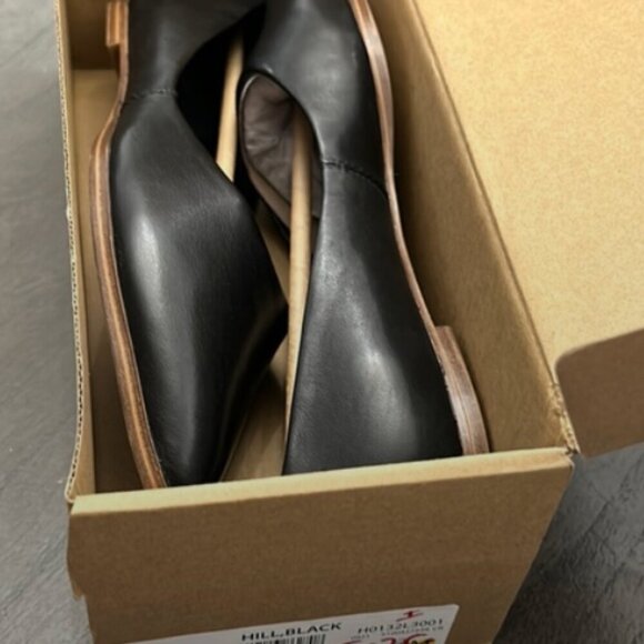 ZODIAC Women's Hill Pointed Toe Flats - Picture 2 of 10